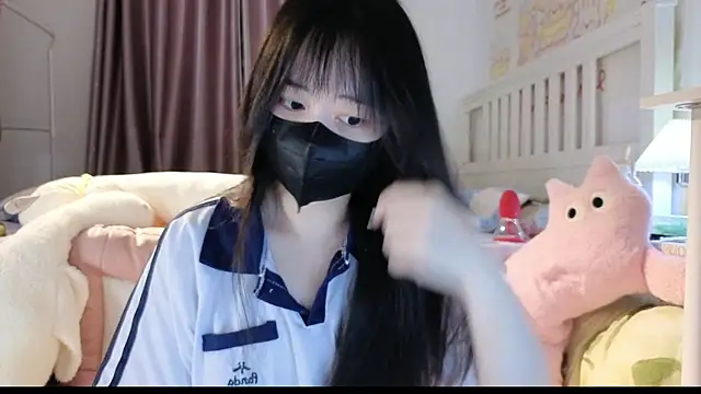 Snapshot of love-uiui chatting on 10.10.25 love-uiui online show from 10.10.25