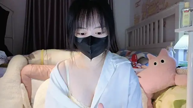 Snapshot of love-uiui chatting on 10.13.25 love-uiui online show from 10.13.25