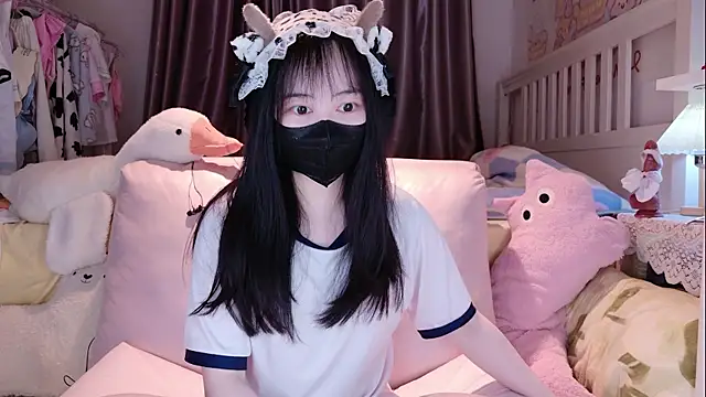 Snapshot of love-uiui chatting on 12.03.25 love-uiui online show from 12.03.25