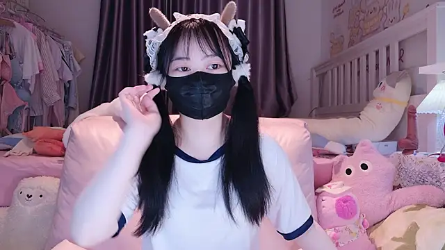 Snapshot of love-uiui chatting on 01.17.26 love-uiui online show from 01.17.26