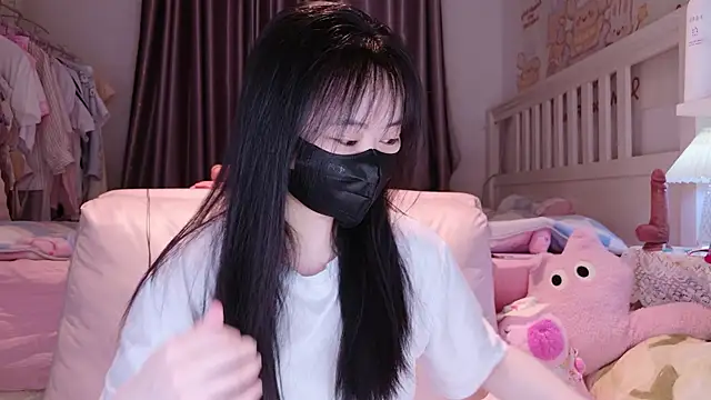 Snapshot of love-uiui chatting on 01.18.26 love-uiui online show from 01.18.26