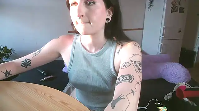 Snapshot of Violett3333 chatting on 03.21.26 Violett3333 online show from 03.21.26