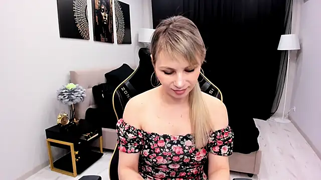 Snapshot of LindaSandy_1 chatting on 03.14.26 LindaSandy 1 online show from 03.14.26