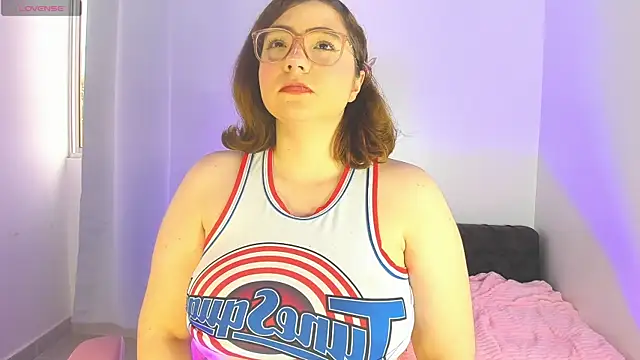 Snapshot of lizy_portman chatting on 04.15.26 lizy portman online show from 04.15.26