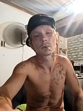 Snapshot of mastertrap chatting on 09.25.25 mastertrap online show from 09.25.25