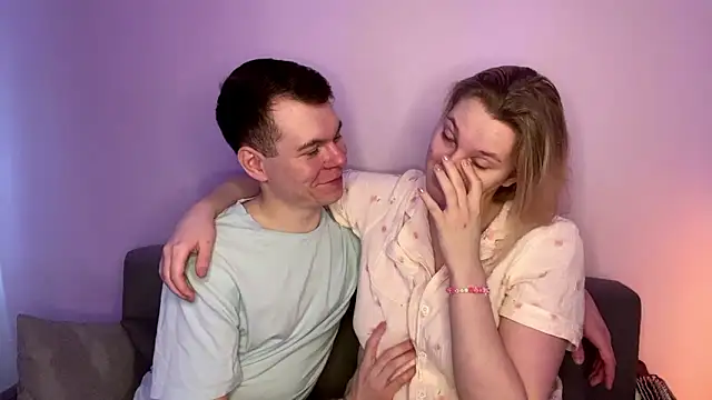 Snapshot of julielourens chatting on 03.19.26 julielourens online show from 03.19.26