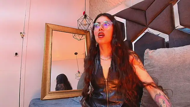 viollettaa  online show from 11.30.25