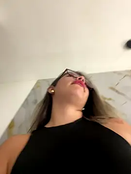 Snapshot of sara_calderon chatting on 09.11.25 sara calderon online show from 09.11.25