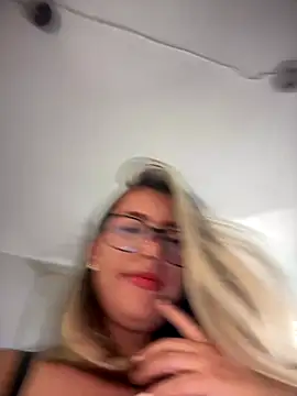 Snapshot of sara_calderon chatting on 09.13.25 sara calderon online show from 09.13.25