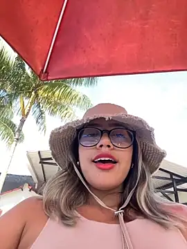 Snapshot of sara_calderon chatting on 09.14.25 sara calderon online show from 09.14.25