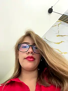 Snapshot of sara_calderon chatting on 09.18.25 sara calderon online show from 09.18.25