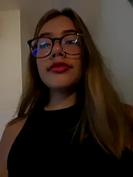 Snapshot of sara_calderon chatting on 10.08.25 sara calderon online show from 10.08.25