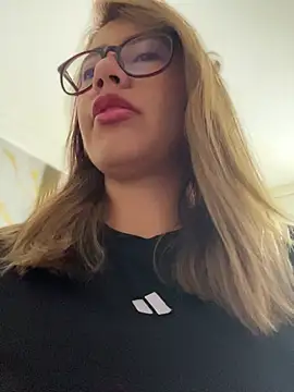 Snapshot of sara_calderon chatting on 10.09.25 sara calderon online show from 10.09.25