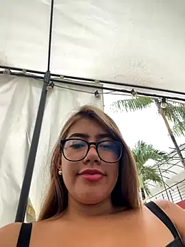 Snapshot of sara_calderon chatting on 10.16.25 sara calderon online show from 10.16.25