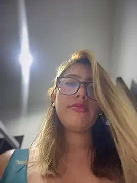 Snapshot of sara_calderon chatting on 10.21.25 sara calderon online show from 10.21.25