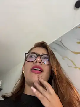 Snapshot of sara_calderon chatting on 11.14.25 sara calderon online show from 11.14.25