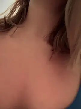 Snapshot of sara_calderon chatting on 12.18.25 sara calderon online show from 12.18.25