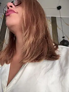 Snapshot of sara_calderon chatting on 12.19.25 sara calderon online show from 12.19.25