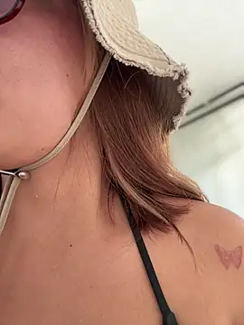 Snapshot of sara_calderon chatting on 01.08.26 sara calderon online show from 01.08.26