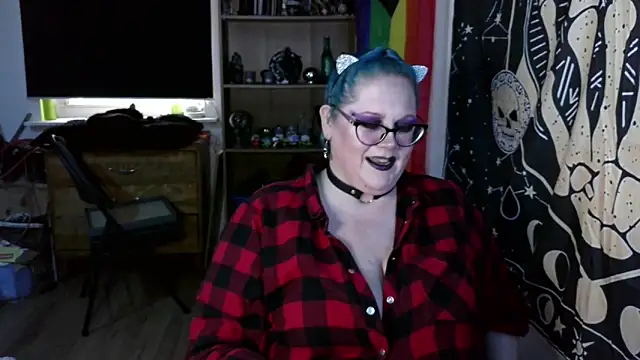 Snapshot of Kinky_Witch chatting on 10.12.25 Kinky Witch online show from 10.12.25