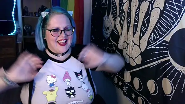 Snapshot of Kinky_Witch chatting on 10.22.25 Kinky Witch online show from 10.22.25