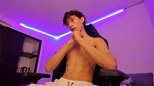 Snapshot of velvet_skyn chatting on 09.09.25 velvet skyn online show from 09.09.25