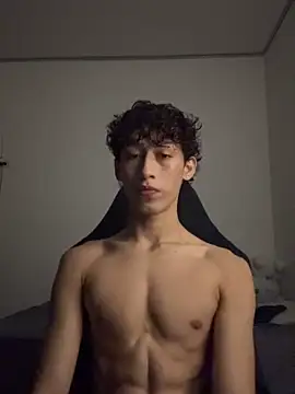 Snapshot of velvet_skyn chatting on 09.30.25 velvet skyn online show from 09.30.25