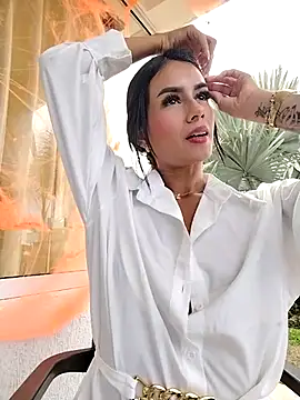 Snapshot of Juliana_Xander chatting on 10.20.25 Juliana Xander online show from 10.20.25