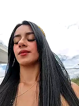 Snapshot of Juliana_Xander chatting on 10.28.25 Juliana Xander online show from 10.28.25