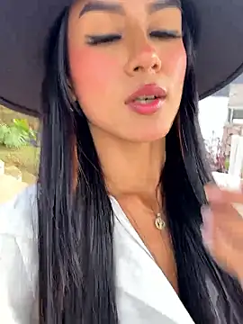 Snapshot of Juliana_Xander chatting on 11.29.25 Juliana Xander online show from 11.29.25