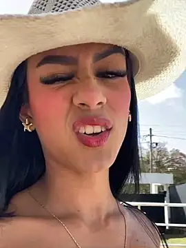 Snapshot of Juliana_Xander chatting on 12.04.25 Juliana Xander online show from 12.04.25