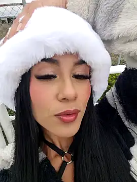 Snapshot of Juliana_Xander chatting on 12.22.25 Juliana Xander online show from 12.22.25