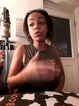 Snapshot of Lusty_Lexi90 chatting on 10.22.25 Lusty Lexi90 online show from 10.22.25