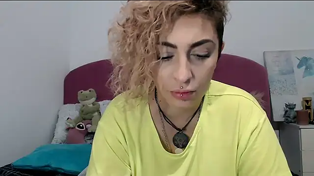 Snapshot of AAARUNY chatting on 09.24.25 AAARUNY online show from 09.24.25