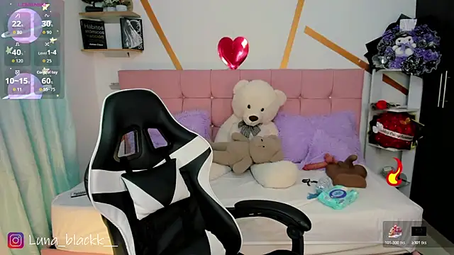 Snapshot of Luna_blackk chatting on 06.20.26 Luna blackk online show from 06.20.26