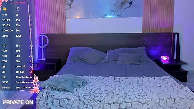 Snapshot of samanthaa_moon chatting on 10.10.25 samanthaa moon online show from 10.10.25