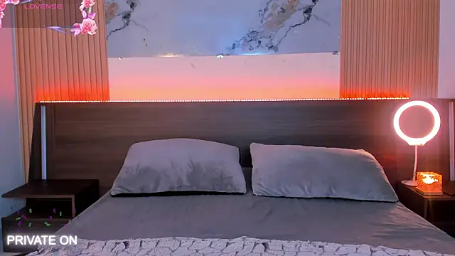 Snapshot of samanthaa_moon chatting on 03.12.26 samanthaa moon online show from 03.12.26