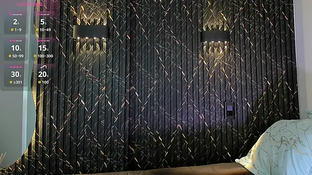 Snapshot of ZOETTAYLOR chatting on 10.10.25 ZOETTAYLOR online show from 10.10.25