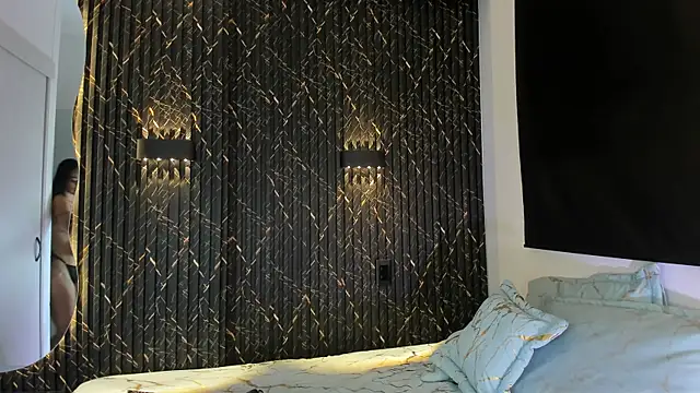 Snapshot of ZOETTAYLOR chatting on 11.13.25 ZOETTAYLOR online show from 11.13.25