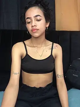 Snapshot of violeta_18x chatting on 10.12.25 violeta 18x online show from 10.12.25