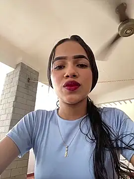 Snapshot of violeta_18x chatting on 12.15.25 violeta 18x online show from 12.15.25