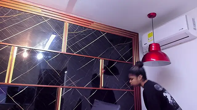 HannyThompson online show from 10.11.25