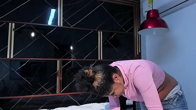 HannyThompson online show from 10.24.25