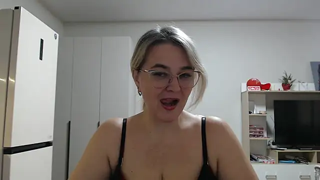 EleanoraDream online show from 04.28.26
