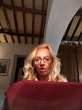 Snapshot of clarabell4 chatting on 10.28.25 clarabell4 online show from 10.28.25