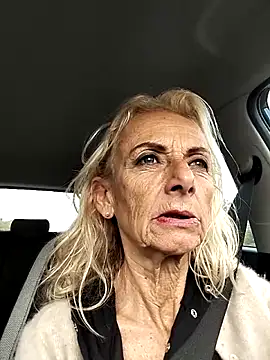 Snapshot of clarabell4 chatting on 10.30.25 clarabell4 online show from 10.30.25