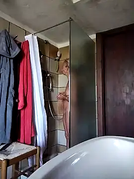 Snapshot of clarabell4 chatting on 11.04.25 clarabell4 online show from 11.04.25