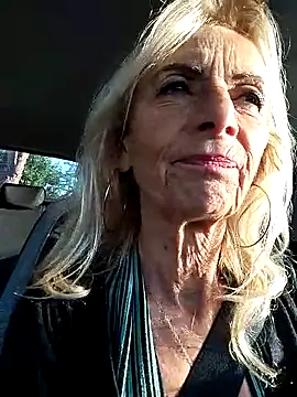 Snapshot of clarabell4 chatting on 11.07.25 clarabell4 online show from 11.07.25