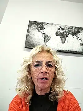 Snapshot of clarabell4 chatting on 11.28.25 clarabell4 online show from 11.28.25