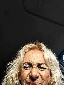 Snapshot of clarabell4 chatting on 12.03.25 clarabell4 online show from 12.03.25